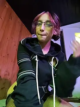  Laary online show from 03/09/26, 08:57