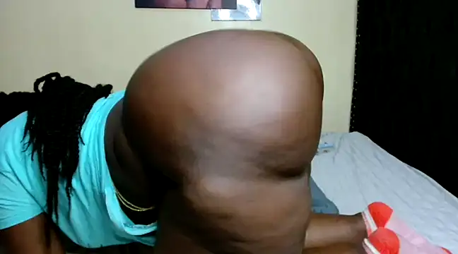 Toomuchbooty33 online show from 12/04/24, 11:13