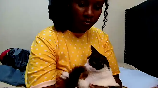 Toomuchbooty33 online show from 02/02/25, 05:48