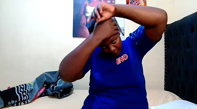 Toomuchbooty33 online show from 02/04/25, 09:41