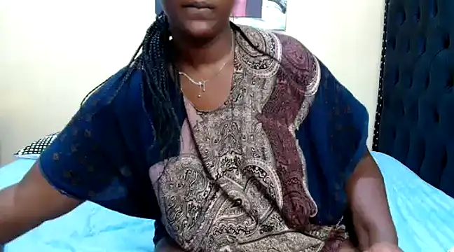 Toomuchbooty33 online show from 02/12/25, 09:01