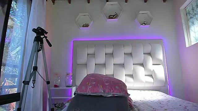 shanakendall online show from 01/29/25, 08:04