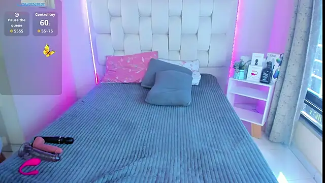 shanakendall online show from 10/01/25, 02:12