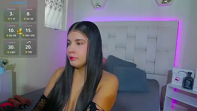 Snapshot of shanakendall chatting on 10/18/25, 02:18 shanakendall online show from 10/18/25, 02:18