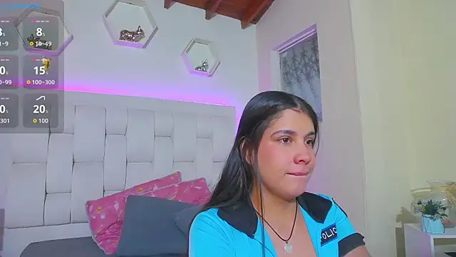 Snapshot of shanakendall chatting on 10/31/25, 12:17 shanakendall online show from 10/31/25, 12:17