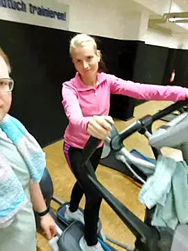 Snapshot of AnnualSunrise chatting on 03/23/25, 12:36 AnnualSunrise online show from 03/23/25, 12:36