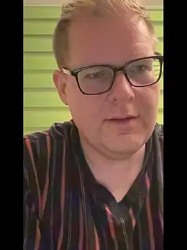 Snapshot of AnnualSunrise chatting on 10/07/25, 08:28 AnnualSunrise online show from 10/07/25, 08:28