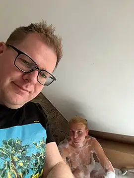 Snapshot of AnnualSunrise chatting on 10/14/25, 12:50 AnnualSunrise online show from 10/14/25, 12:50