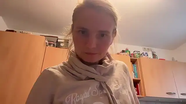 Snapshot of AnnualSunrise chatting on 11/08/25, 01:11 AnnualSunrise online show from 11/08/25, 01:11