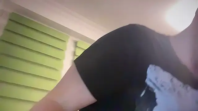 Snapshot of AnnualSunrise chatting on 12/16/25, 08:25 AnnualSunrise online show from 12/16/25, 08:25