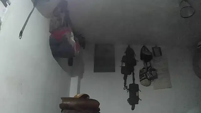 Snapshot of crazylatinguyy chatting on 12/04/25, 10:29 crazylatinguyy online show from 12/04/25, 10:29