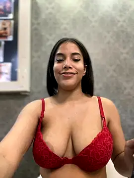 Snapshot of _Eurekaa_ chatting on 10/26/25, 01:22 Eurekaa online show from 10/26/25, 01:22