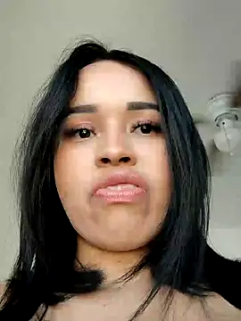 LindaGarcia22 online show from 01/12/25, 06:05