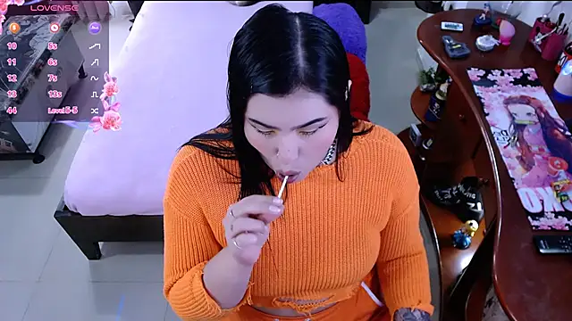 lufek23 online show from 12/25/24, 08:50