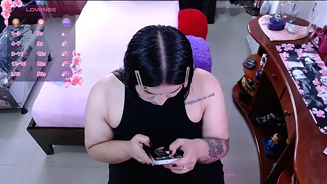 lufek23 online show from 02/25/25, 01:28