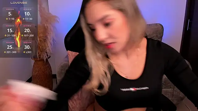 Snapshot of chloerossi chatting on 03/05/26, 10:39 chloerossi online show from 03/05/26, 10:39