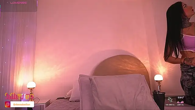 Snapshot of danna_berlin_ chatting on 11/22/25, 07:24 danna berlin online show from 11/22/25, 07:24