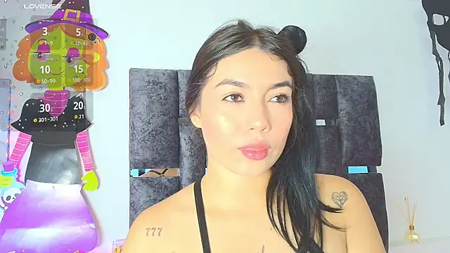 Natasharuso online show from 10/27/25, 12:42