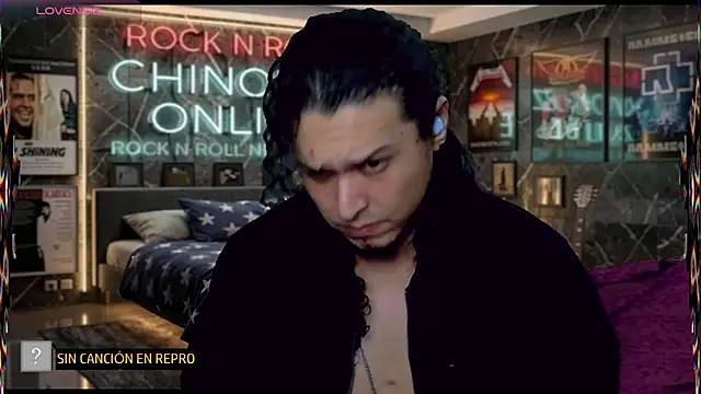 Snapshot of chino_roz chatting on 06/19/26, 08:18 chino roz online show from 06/19/26, 08:18