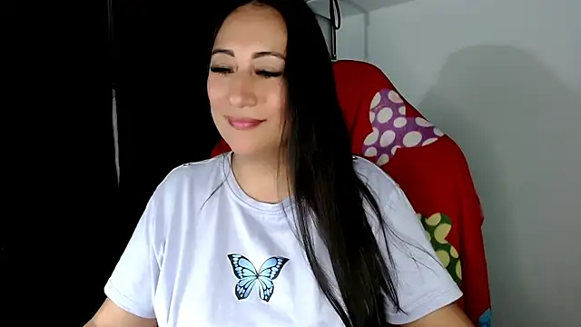 Snapshot of carolinalovee_ chatting on 01/16/25, 05:11 carolinalovee online show from 01/16/25, 05:11