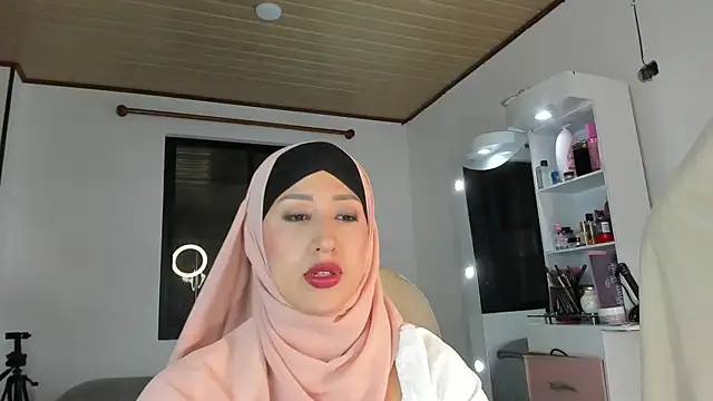 Snapshot of adila_anich chatting on 10/31/25, 02:45 adila anich online show from 10/31/25, 02:45