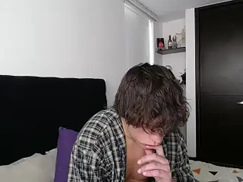 Snapshot of Santiago_kiler chatting on 02/20/25, 09:42 Santiago kiler online show from 02/20/25, 09:42