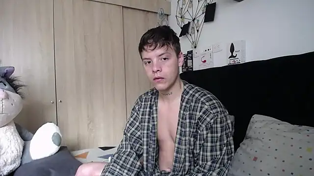 Snapshot of Santiago_kiler chatting on 09/19/25, 12:17 Santiago kiler online show from 09/19/25, 12:17