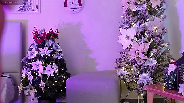 Snapshot of Sassy--Girl chatting on 12/24/24, 06:06 Sassy--Girl online show from 12/24/24, 06:06