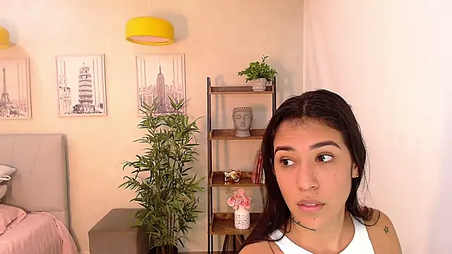 Snapshot of Sassy--Girl chatting on 02/11/25, 06:11 Sassy--Girl online show from 02/11/25, 06:11