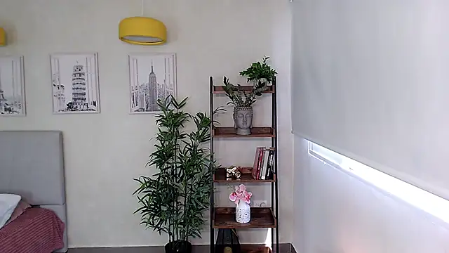 Snapshot of Sassy--Girl chatting on 02/17/25, 06:04 Sassy--Girl online show from 02/17/25, 06:04