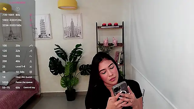 Snapshot of Sassy--Girl chatting on 02/18/25, 06:04 Sassy--Girl online show from 02/18/25, 06:04