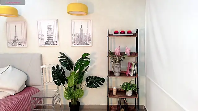 Snapshot of Sassy--Girl chatting on 02/21/25, 06:15 Sassy--Girl online show from 02/21/25, 06:15