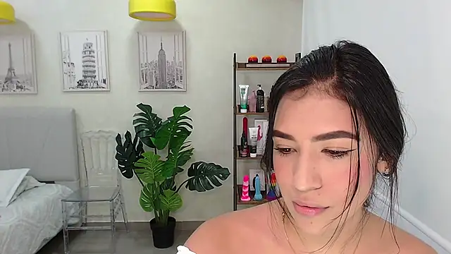 Snapshot of Sassy--Girl chatting on 03/10/25, 06:12 Sassy--Girl online show from 03/10/25, 06:12