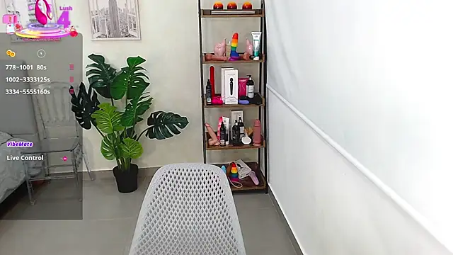 Snapshot of Sassy--Girl chatting on 03/13/25, 06:12 Sassy--Girl online show from 03/13/25, 06:12