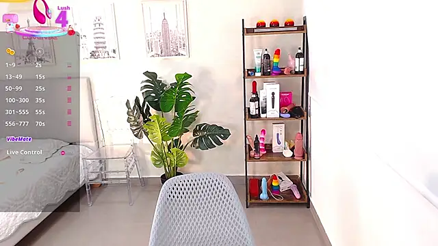 Snapshot of Sassy--Girl chatting on 03/14/25, 06:18 Sassy--Girl online show from 03/14/25, 06:18