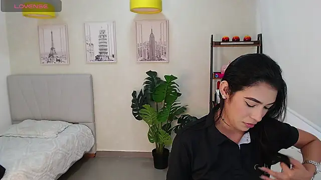 Snapshot of Sassy--Girl chatting on 03/18/25, 06:04 Sassy--Girl online show from 03/18/25, 06:04