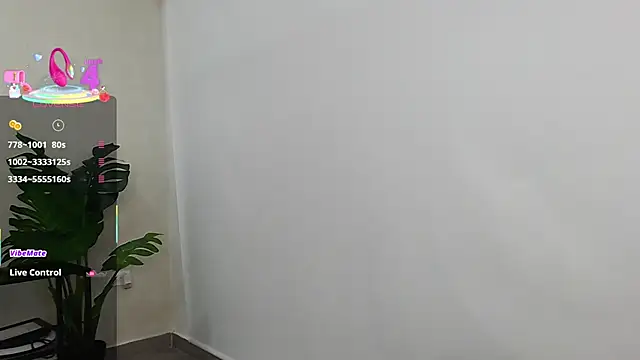 Snapshot of Sassy--Girl chatting on 03/21/25, 06:18 Sassy--Girl online show from 03/21/25, 06:18