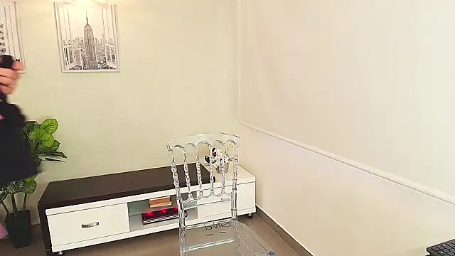 Snapshot of Sassy--Girl chatting on 09/19/25, 06:30 Sassy--Girl online show from 09/19/25, 06:30