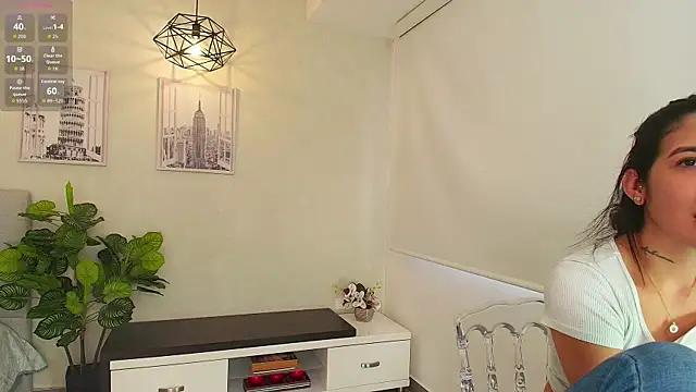 Snapshot of Sassy--Girl chatting on 09/25/25, 06:11 Sassy--Girl online show from 09/25/25, 06:11