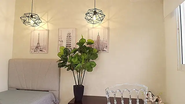 Snapshot of Sassy--Girl chatting on 10/04/25, 06:28 Sassy--Girl online show from 10/04/25, 06:28