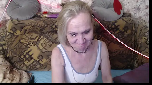 Snapshot of MissBekker chatting on 12/17/24, 12:01 MissBekker online show from 12/17/24, 12:01