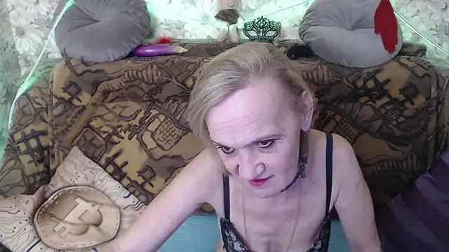 Snapshot of MissBekker chatting on 12/21/24, 09:36 MissBekker online show from 12/21/24, 09:36