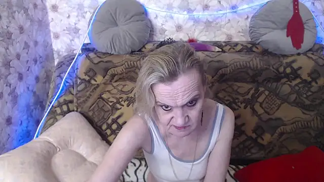 Snapshot of MissBekker chatting on 03/18/25, 11:20 MissBekker online show from 03/18/25, 11:20