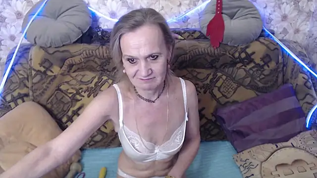 Snapshot of MissBekker chatting on 12/17/25, 07:31 MissBekker online show from 12/17/25, 07:31