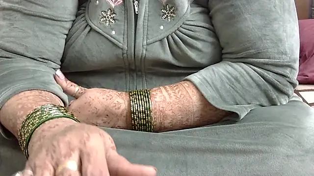 Snapshot of Kavya_XX chatting on 11/26/25, 01:17 Kavya XX online show from 11/26/25, 01:17