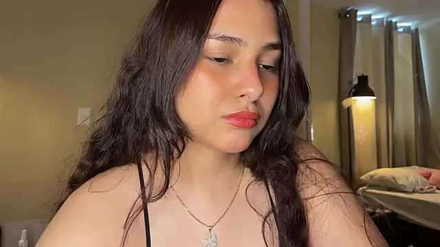 Snapshot of xSelena chatting on 02/22/26, 08:40 xSelena online show from 02/22/26, 08:40