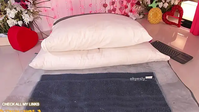 ohyesly  online show from 02/21/26, 10:05