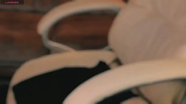 Snapshot of Daphne_Moss chatting on 03/23/26, 02:10 Daphne Moss online show from 03/23/26, 02:10