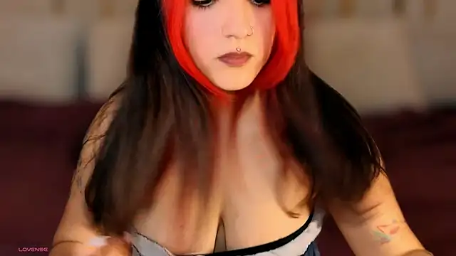 Snapshot of Daphne_Moss chatting on 04/02/26, 12:58 Daphne Moss online show from 04/02/26, 12:58