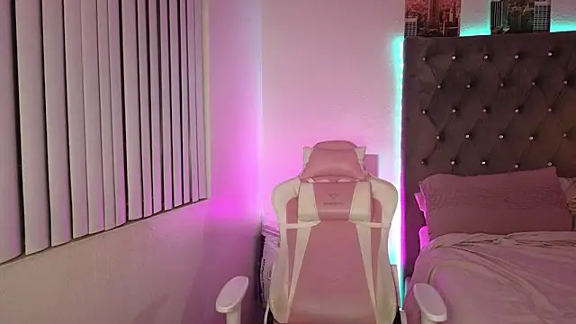 evajonez online show from 11/21/25, 06:34